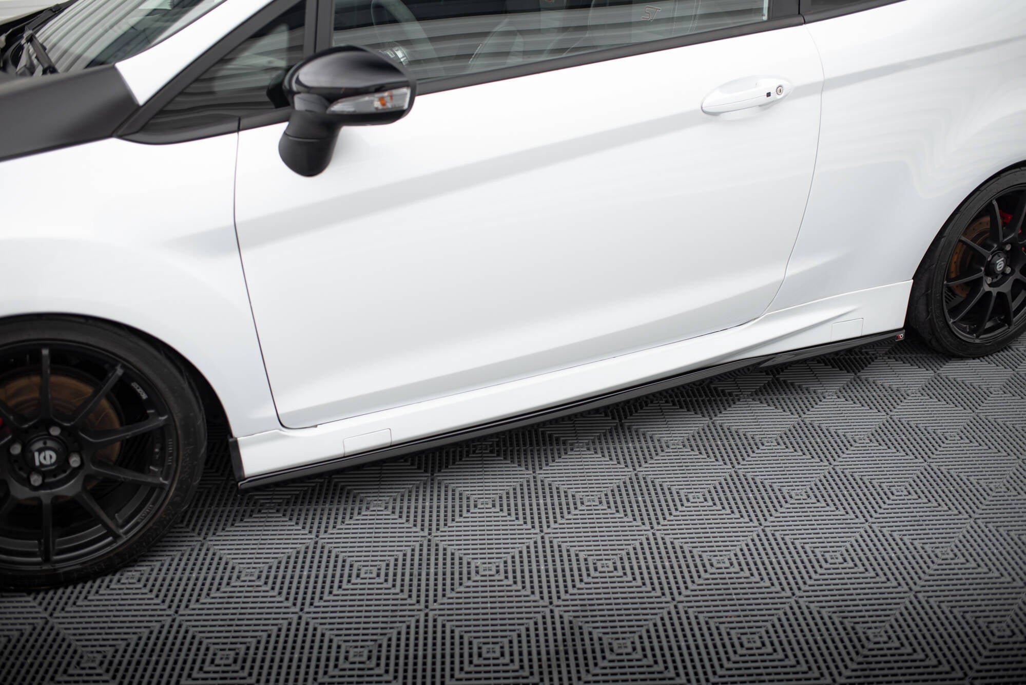 Side Skirts Diffusers V.4 Ford Fiesta ST / ST-Line Mk7