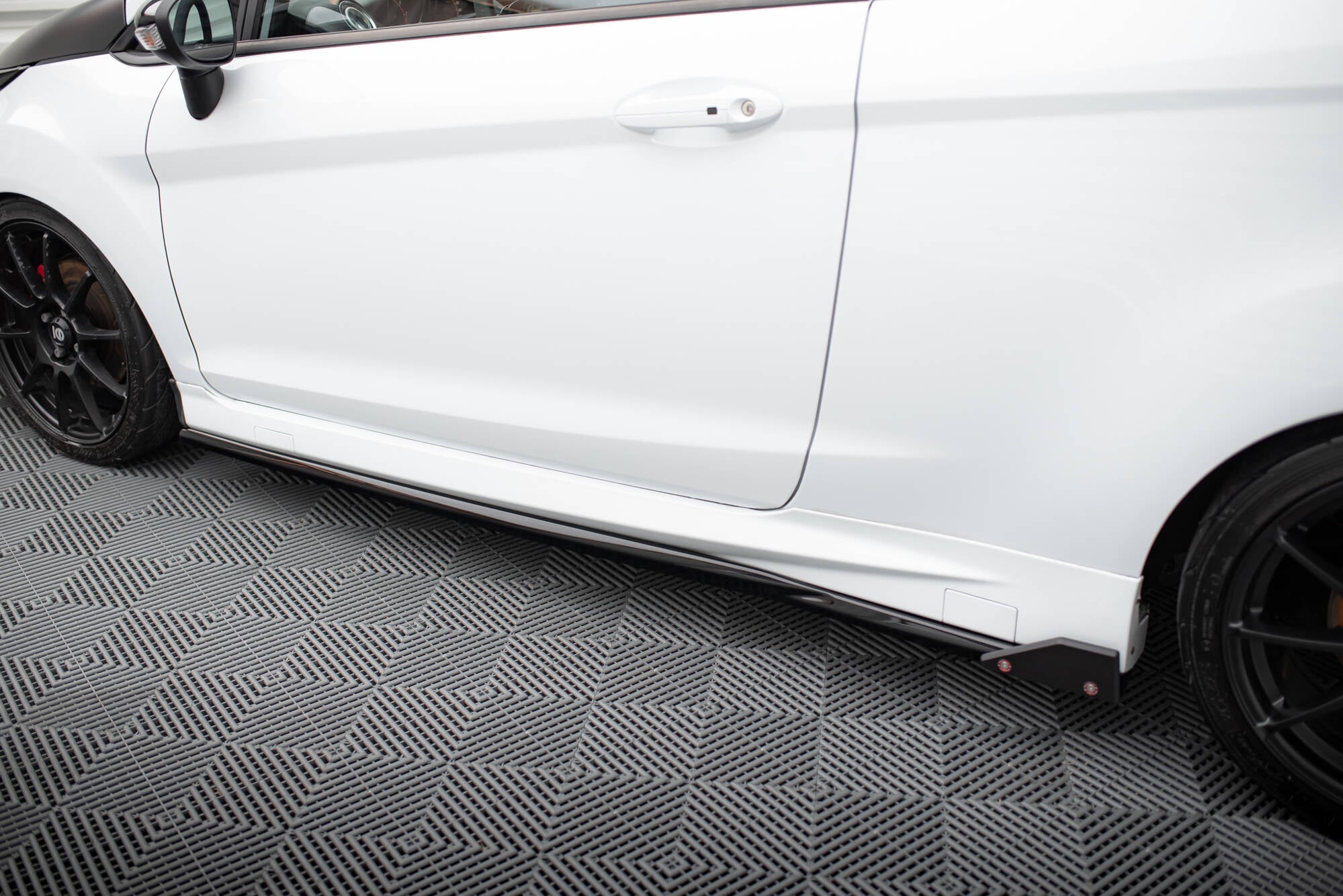 Side Skirts Diffusers V.4 + Flaps Ford Fiesta ST / ST-Line Mk7