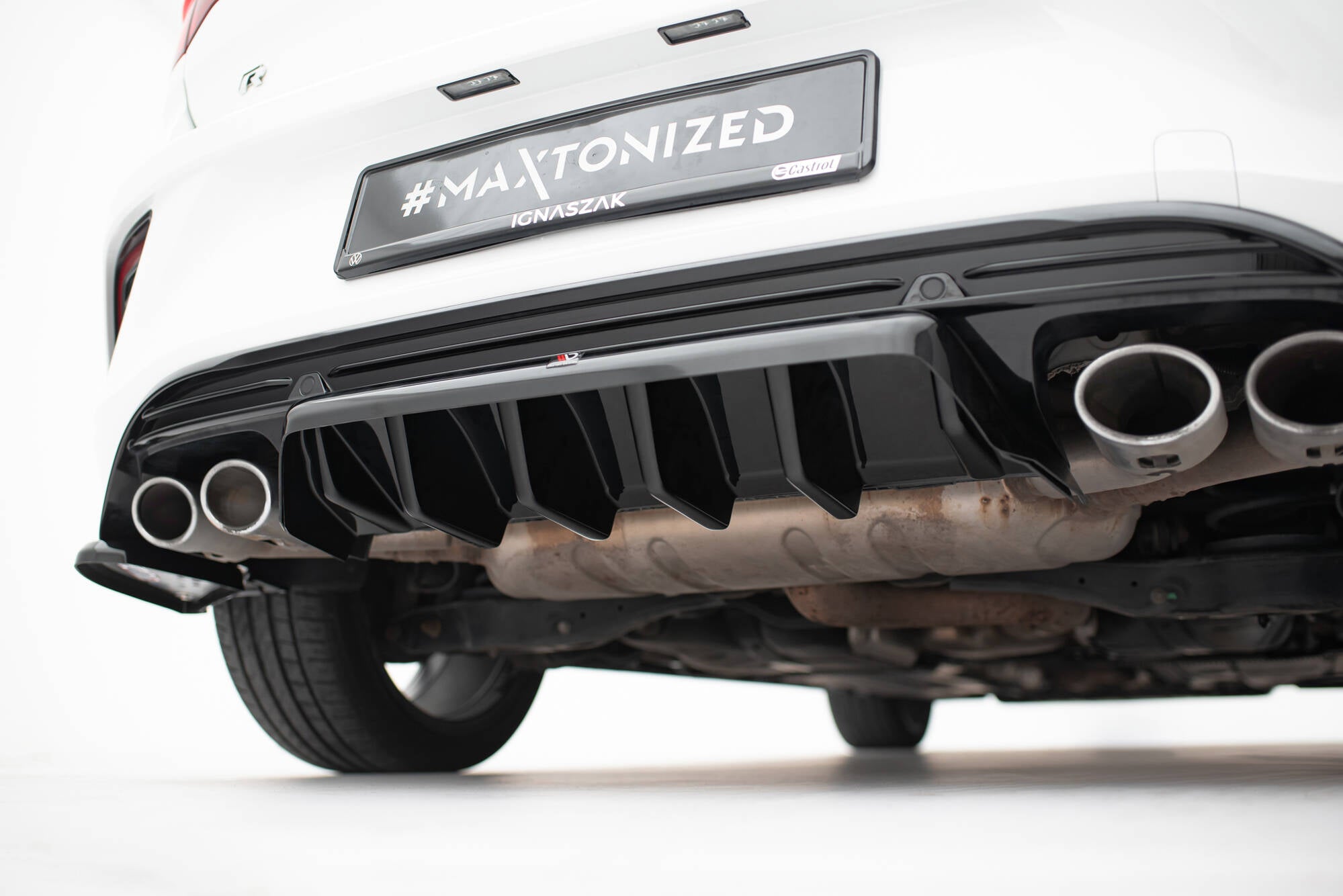 Central Rear Splitter (with vertical bars) Volkswagen T-Roc R Mk1