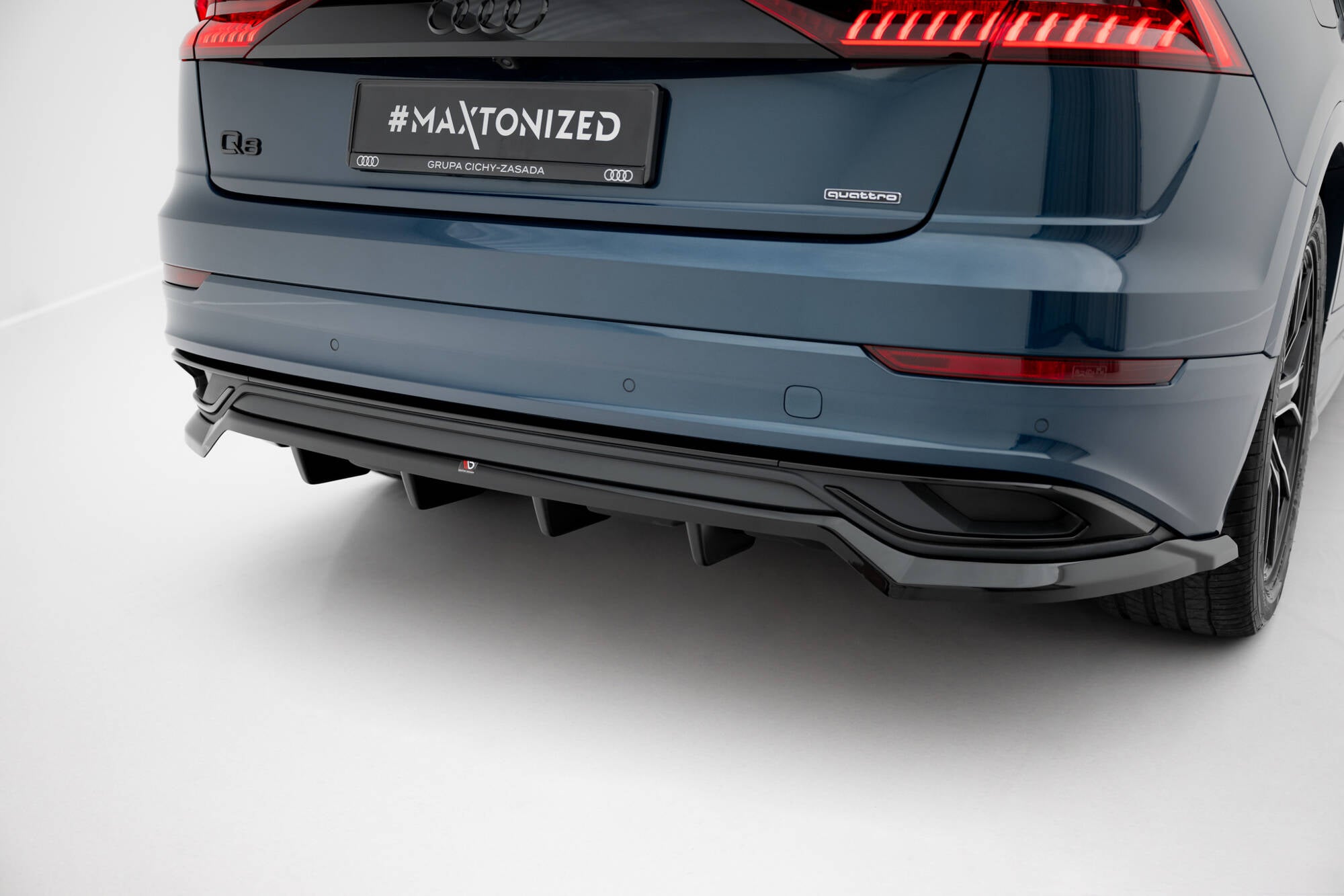 Rear Splitter (with vertical bars) Audi Q8 Mk1