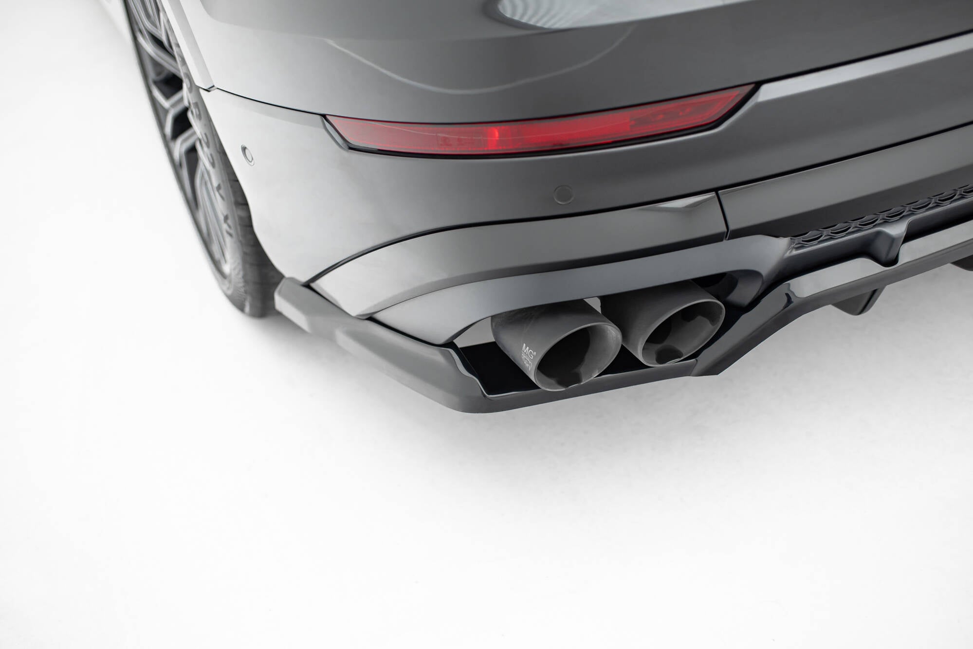 Rear Splitter (with vertical bars) V.2 Audi SQ8 / Q8 S-Line Mk1 Facelift