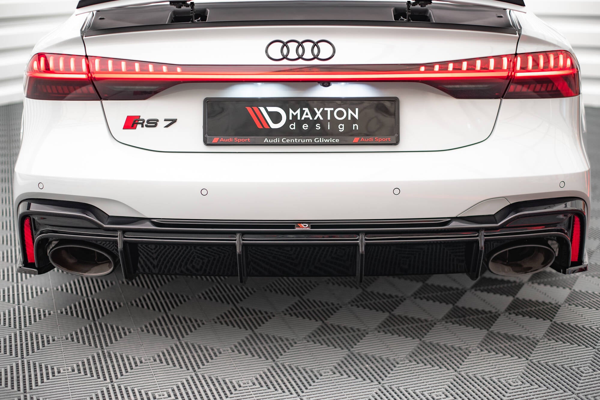 Rear Valance Audi RS7 C8  (Version with towbar)