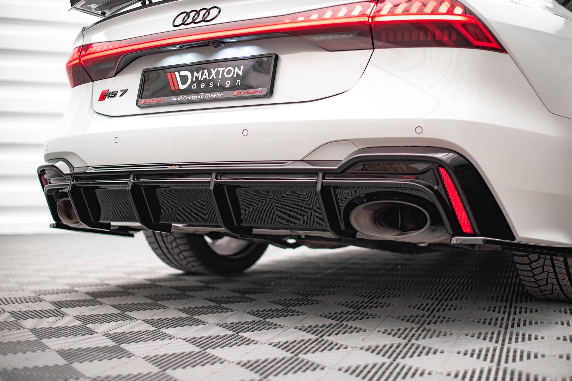 Rear Valance Audi RS7 C8  (Version with towbar)