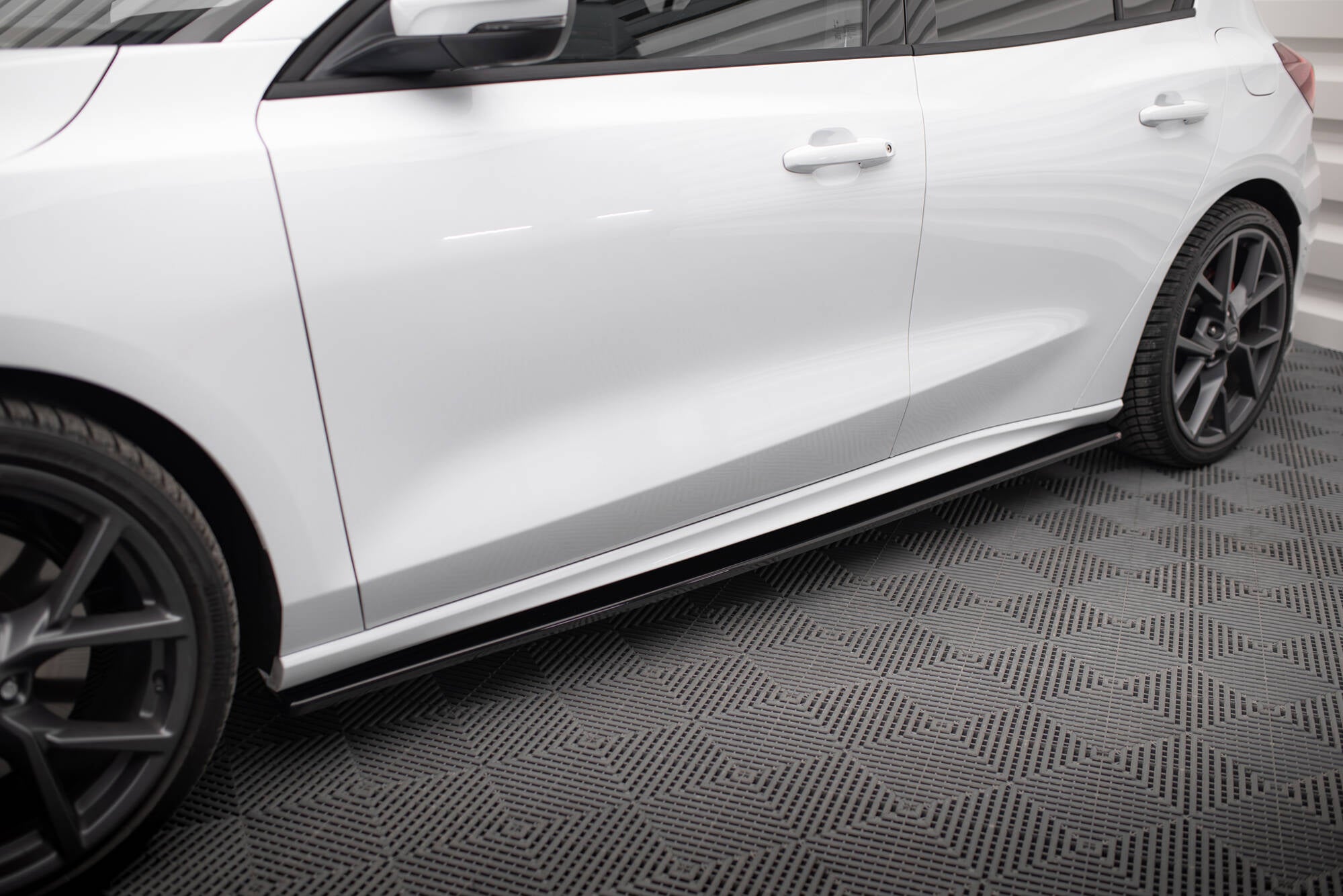 Side Skirts Diffusers V.1 Ford Focus ST / ST-Line Mk4 Facelift