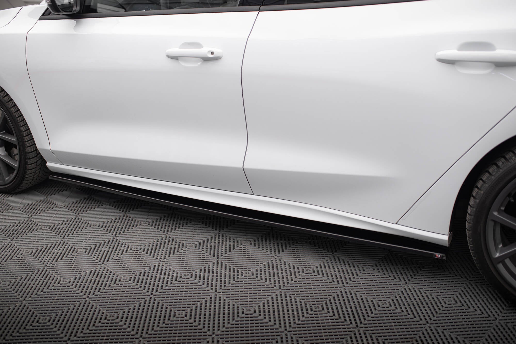 Side Skirts Diffusers V.1 Ford Focus ST / ST-Line Mk4 Facelift