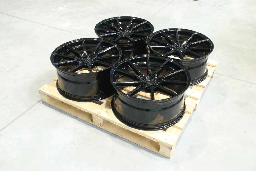 Set of CVR4 21x9,5 ET30 5x112 Gloss Black