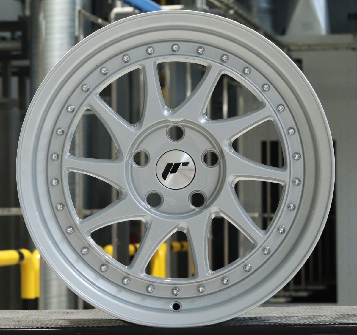 JR Wheels JR26 17x8 Gloss Silver