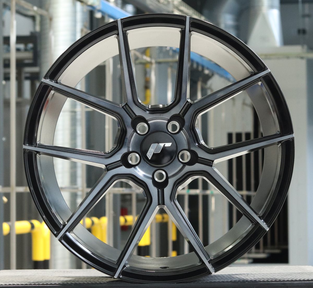 JR Wheels JR30 18x8,5 Black Brushed w/Tinted Face