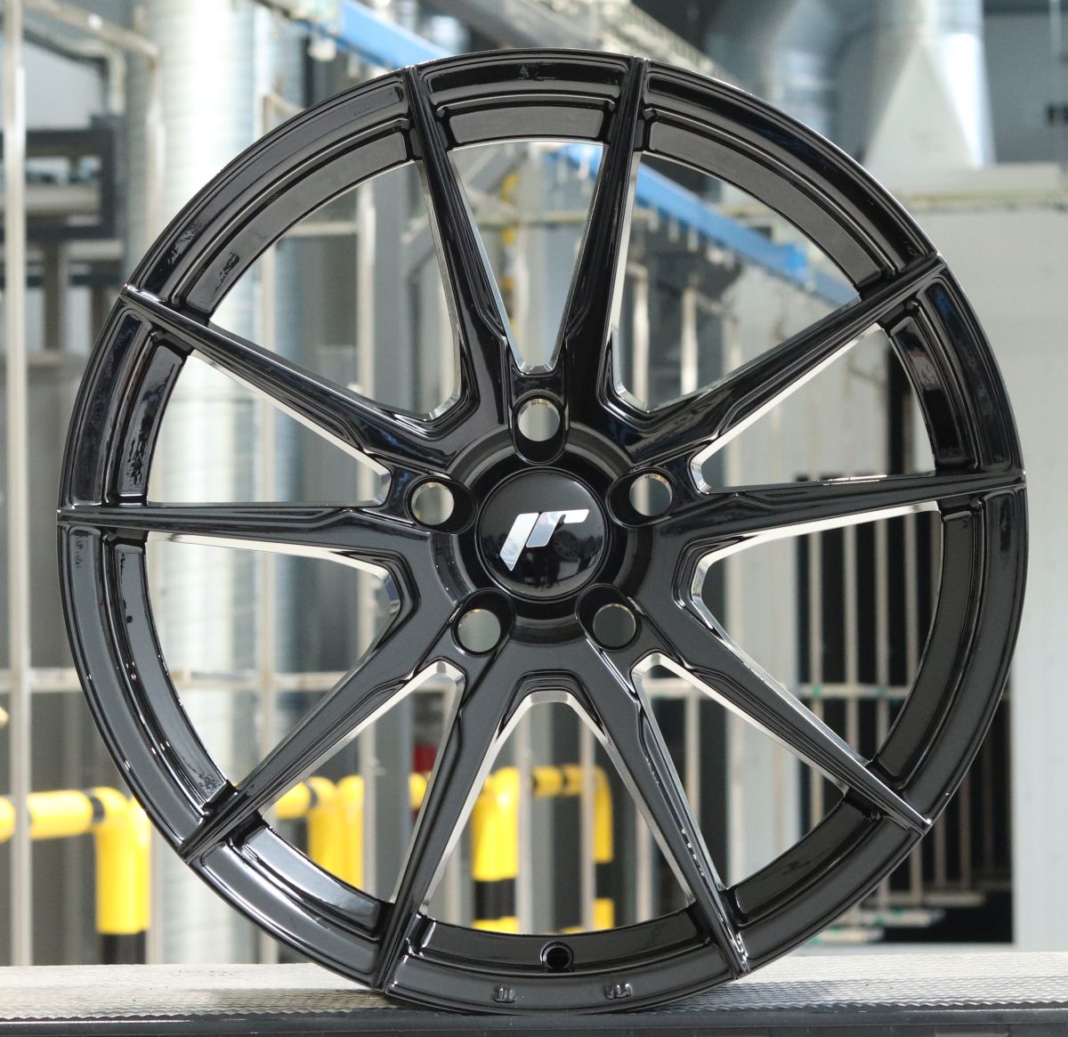 JR Wheels JR21 18x8,5 Gloss Black