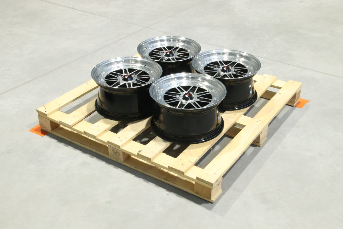 Set of JR31 15x7,5 ET20 4x114,3 Gloss Black Machined Face