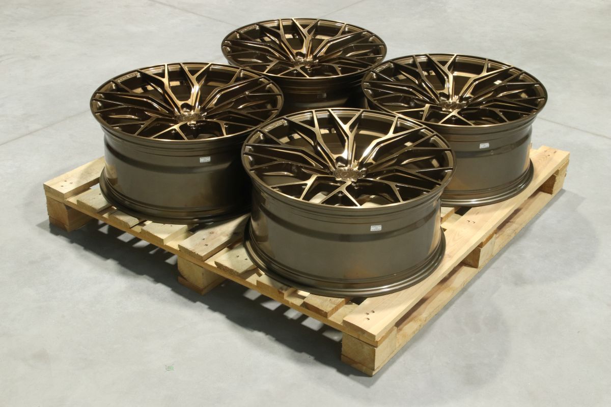 Set of CVR1 21x9,5 ET35 5x112 Brushed Bronze