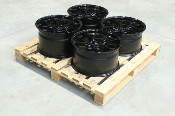 Set of SL01 18x9,5 ET30 + 18x10,5 ET38 5x120 Gloss Black