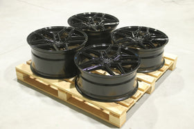 Set of CVR5 21x9 ET52 + 21x10,5 ET33 5x108 Gloss Black