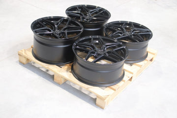 Set of CVR2 21x9,5 ET50 + 21x11,5 ET55 5x130 Gloss Black