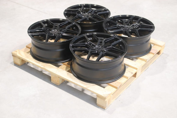Set of CVR5 20x8,5 ET35 5x112 Gloss Black