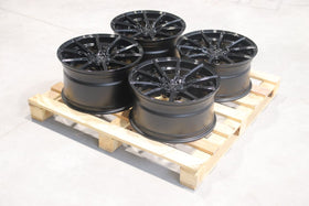 Set of CVR4 19x9,5 ET30 + 19x10,5 ET35 5x112 Gloss Black