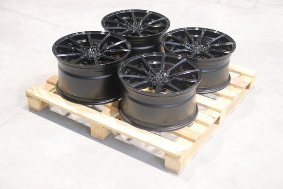 Set of CVR4 19x9,5 ET30 + 19x10,5 ET35 5x112 Gloss Black