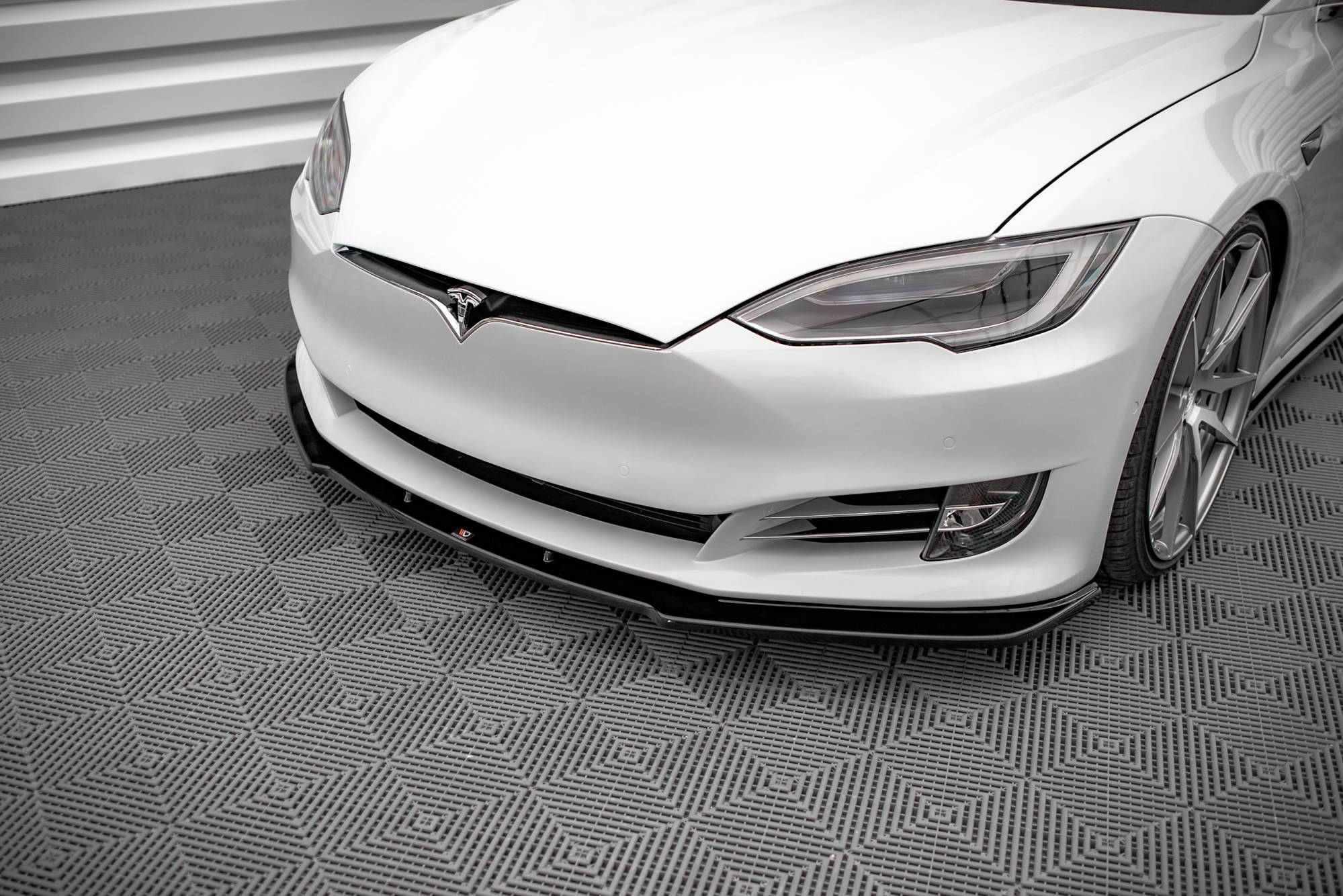 FRONT SPLITTER V.1 Tesla Model S Facelift