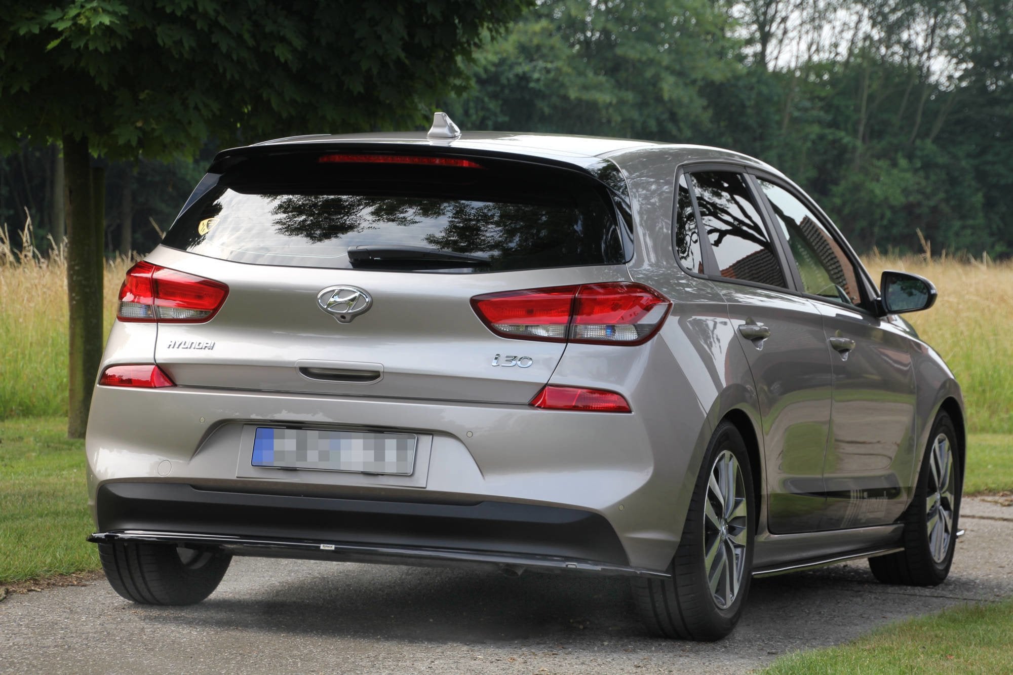 CENTRAL REAR SPLITTER (WITHOUT VERTICAL BARS) HYUNDAI I30 MK3 HATCHBACK