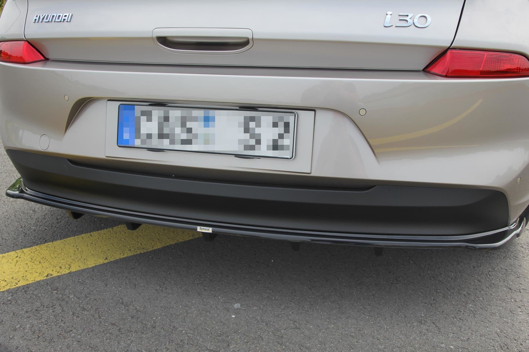 CENTRAL REAR SPLITTER (WITH VERTICAL BARS) HYUNDAI I30 MK3 HATCHBACK