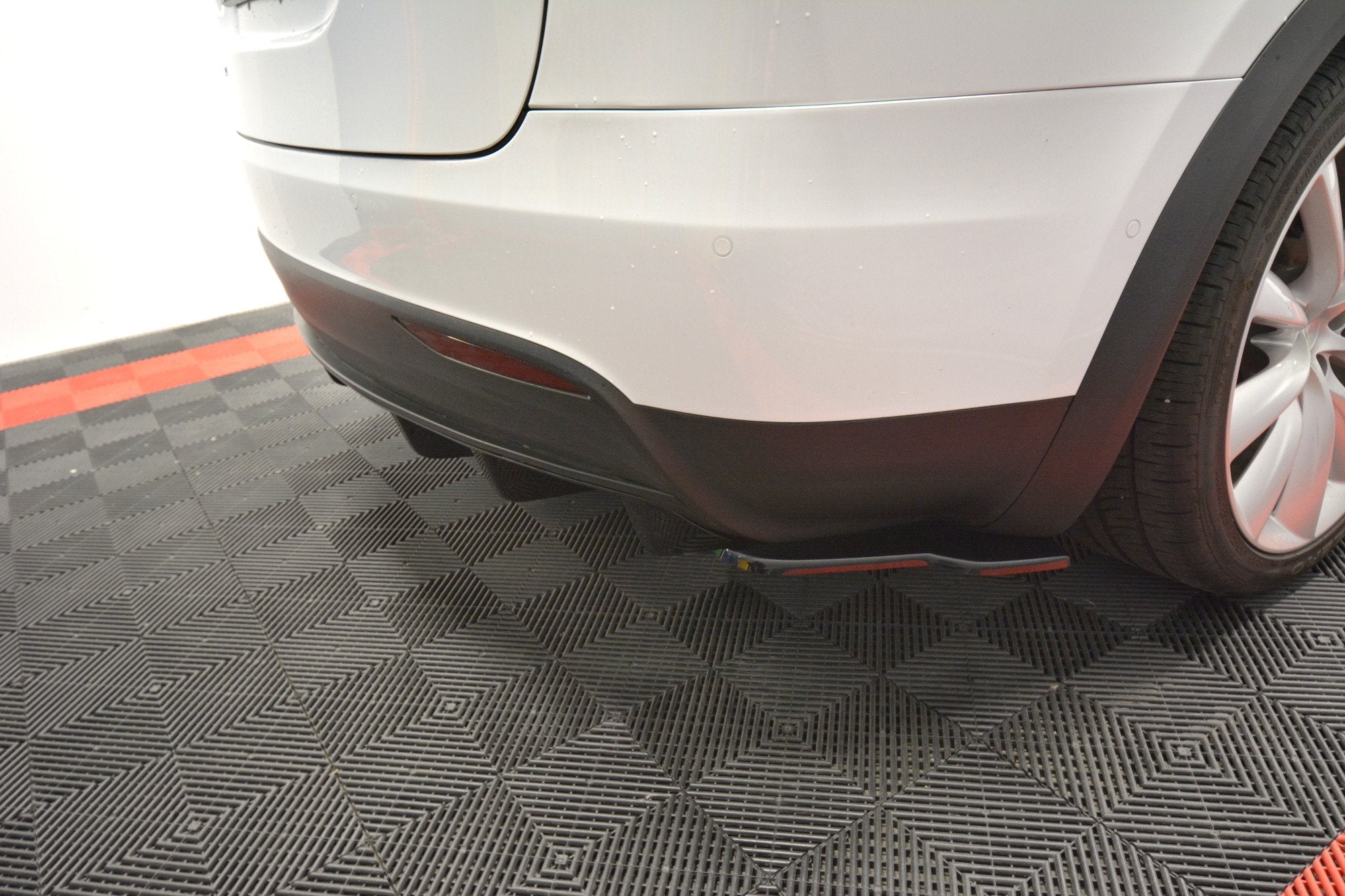 REAR VALANCE TESLA MODEL X