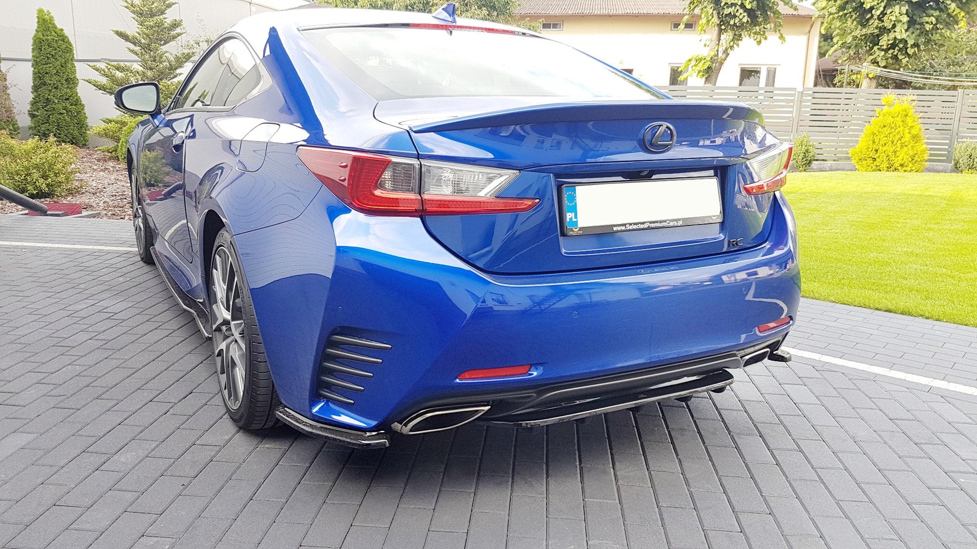 CENTRAL REAR SPLITTER (WITH VERTICAL BARS) Lexus Rc