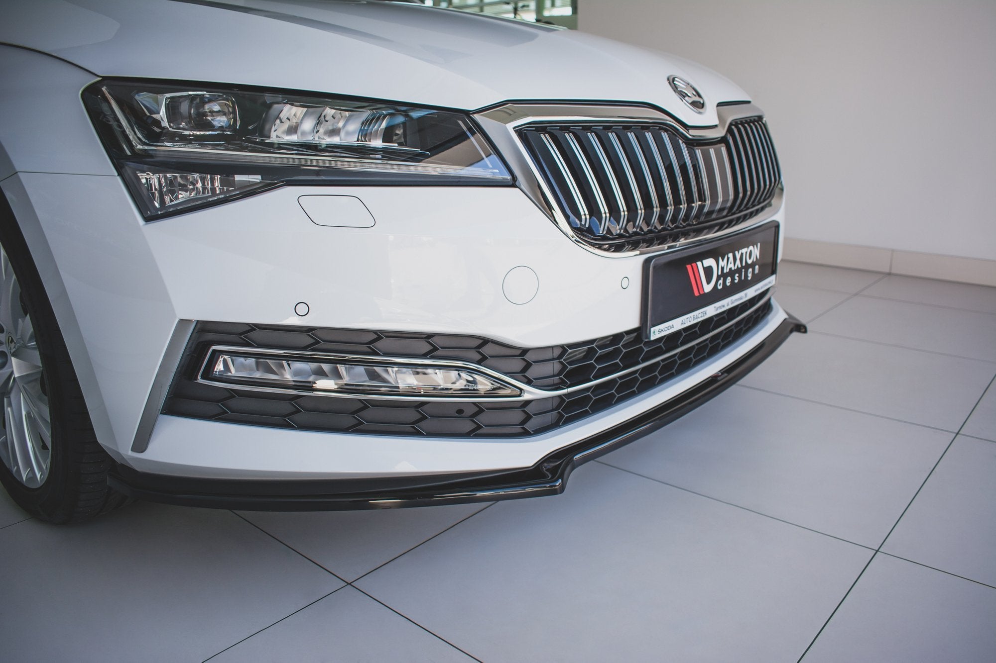 Front Splitter V.1 Skoda Superb Mk3 FL