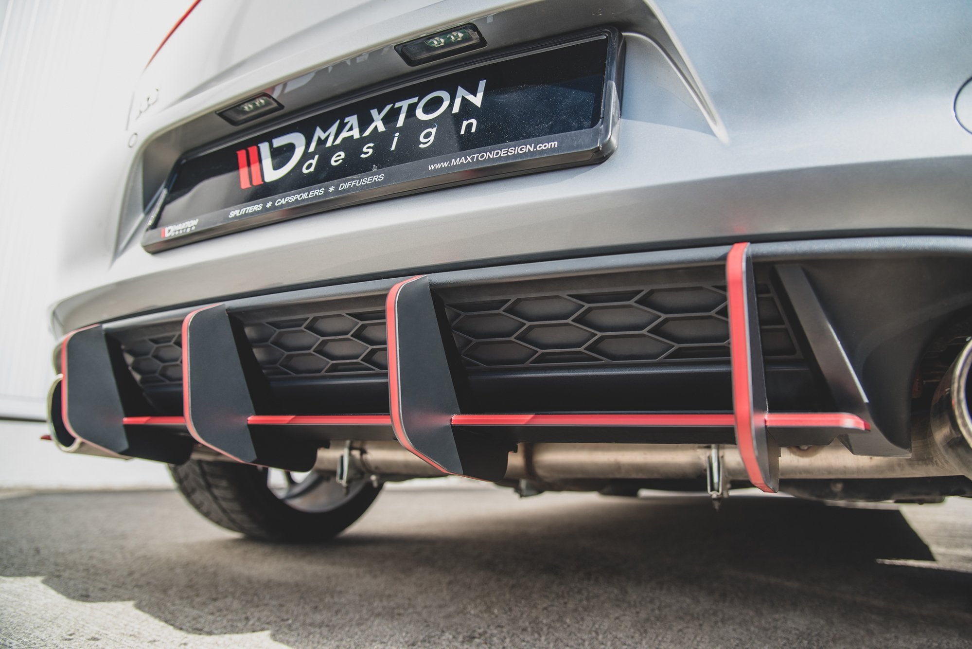 Street Pro Rear Diffuser V.2 VW Golf 7 GTI