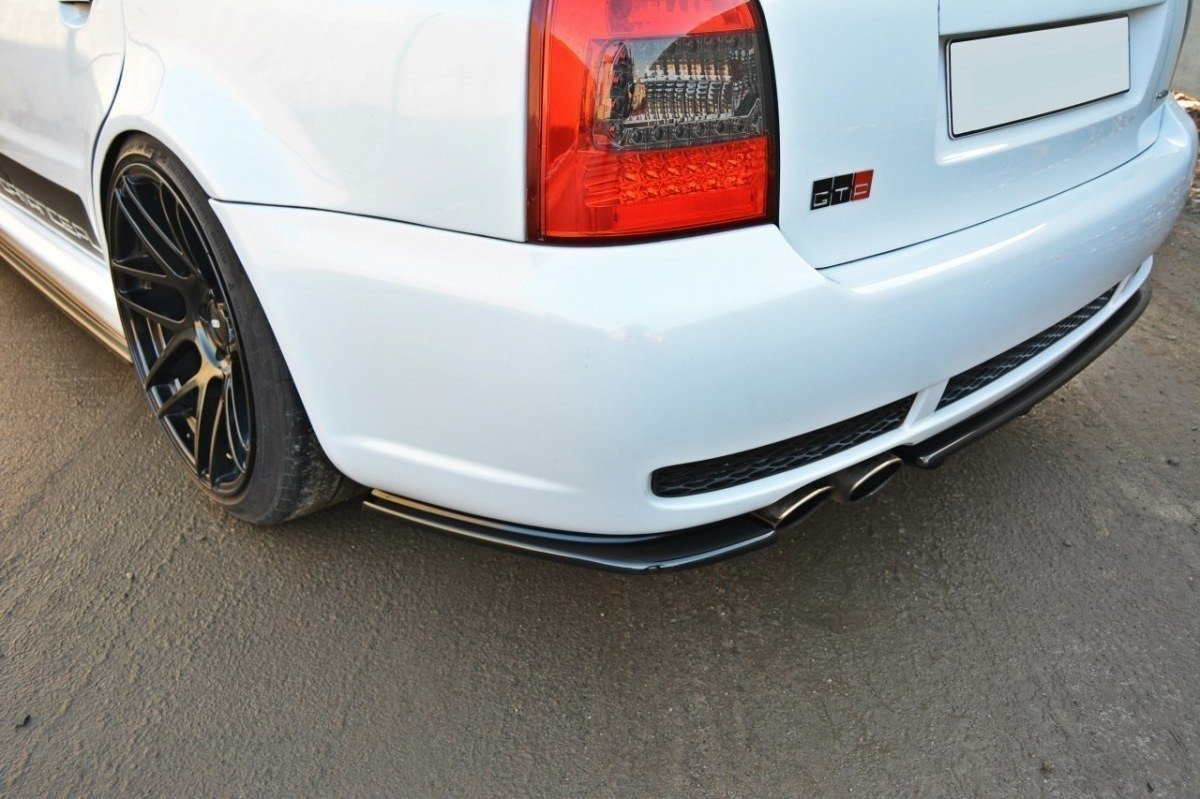 REAR SPLITTER AUDI RS4 B5 (with a vertical bar)