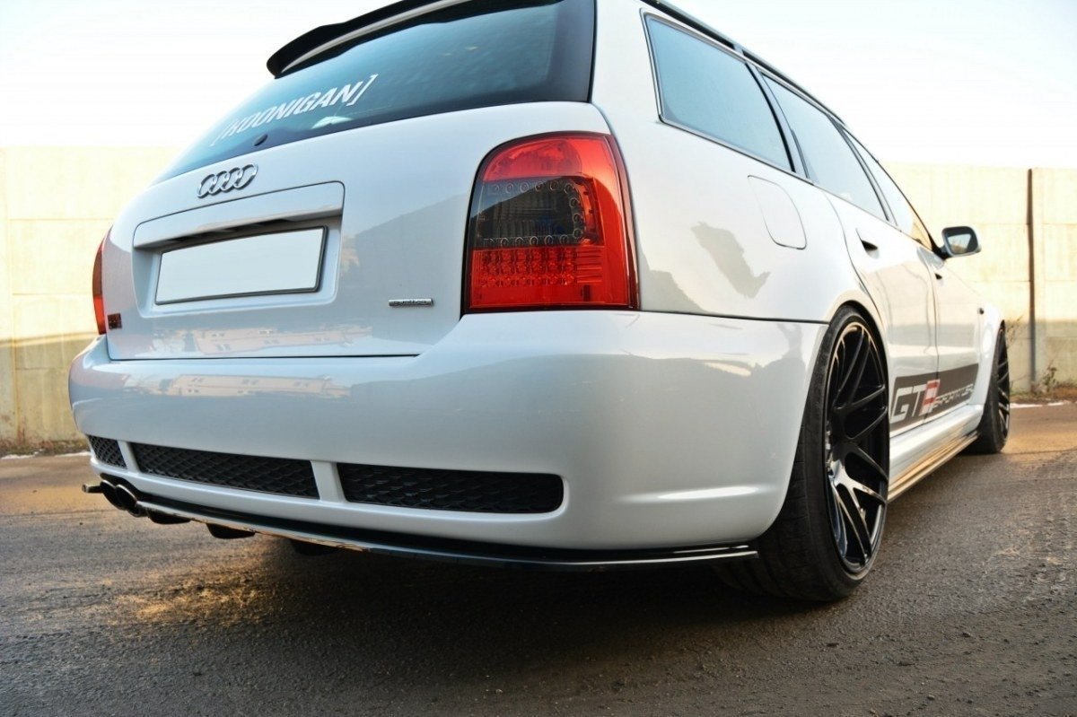 REAR SPLITTER AUDI RS4 B5 (with a vertical bar)