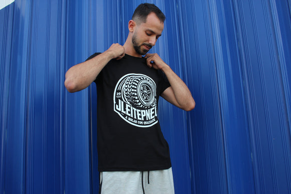 T-Shirt Preta J. Leite Pneus - A Rodar com Qualidade desde 2010 - G3