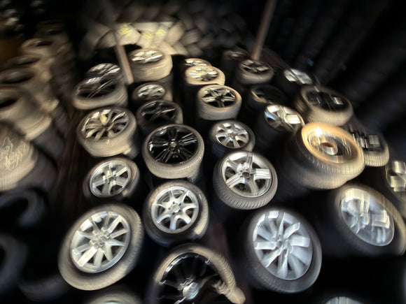 Lote completo 48 jogos de jantes com pneus (qualidade A)