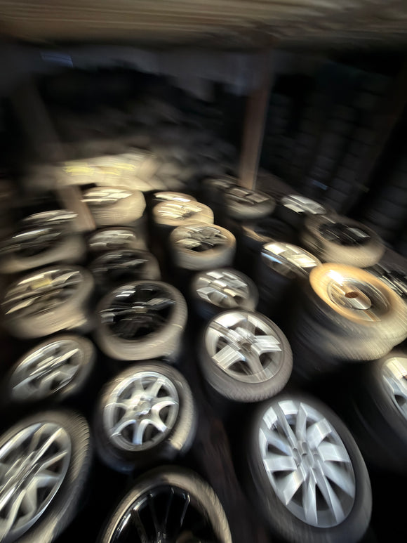 Lote completo 48 jogos de jantes com pneus (qualidade A)