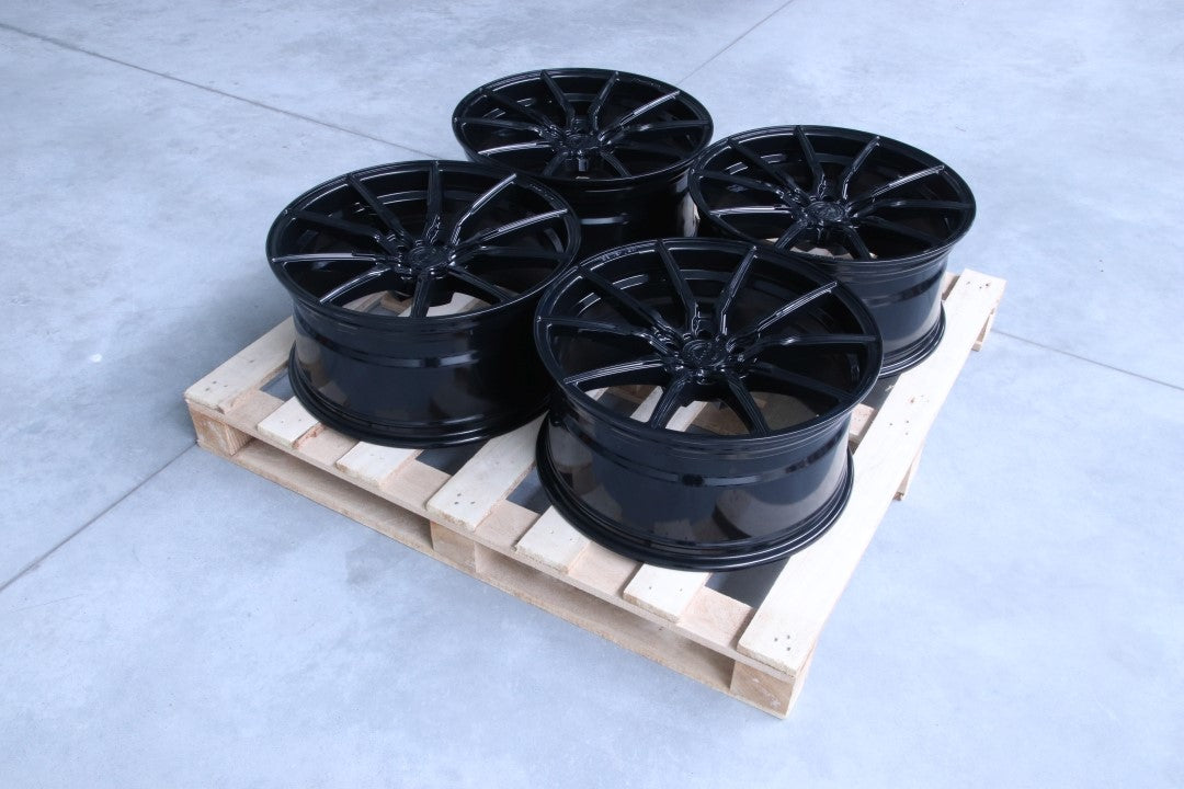 Set of CVR4 20x9,5 ET25 5x112 Gloss Black