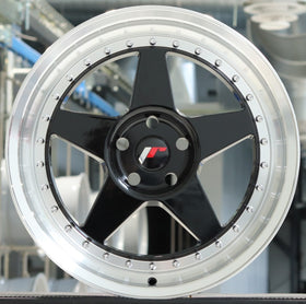 JR Wheels JR6 18x8,5 Glossy Black w/Machined lip