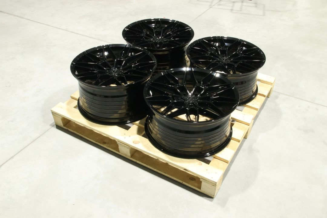 Set of CVR6 20x9,5 ET25 + 20x10,5 ET35 5x120 Gloss Black