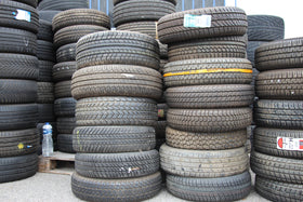 Pneus antigos em diversas medidas/marcas