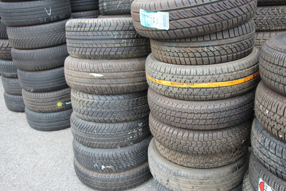 Pneus antigos em diversas medidas/marcas