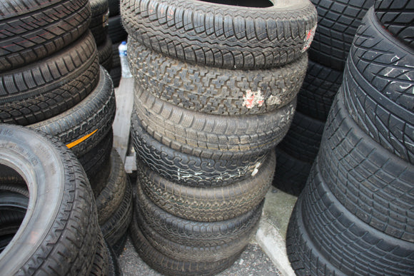 Pneus Uniroyal antigos em diversas medidas