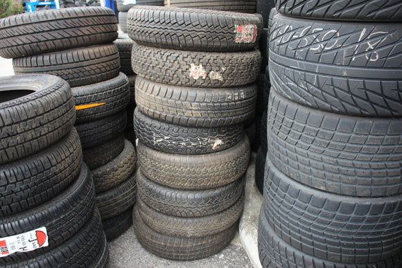 Pneus Uniroyal antigos em diversas medidas