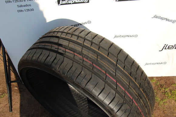 Pneus Accelera Iota 235/30 ZR22 90W de 2015