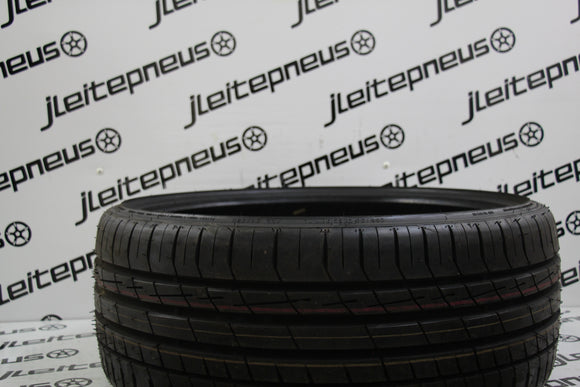 Pneus Accelera Iota ST-68 235/30ZR22 90W XL de 2015