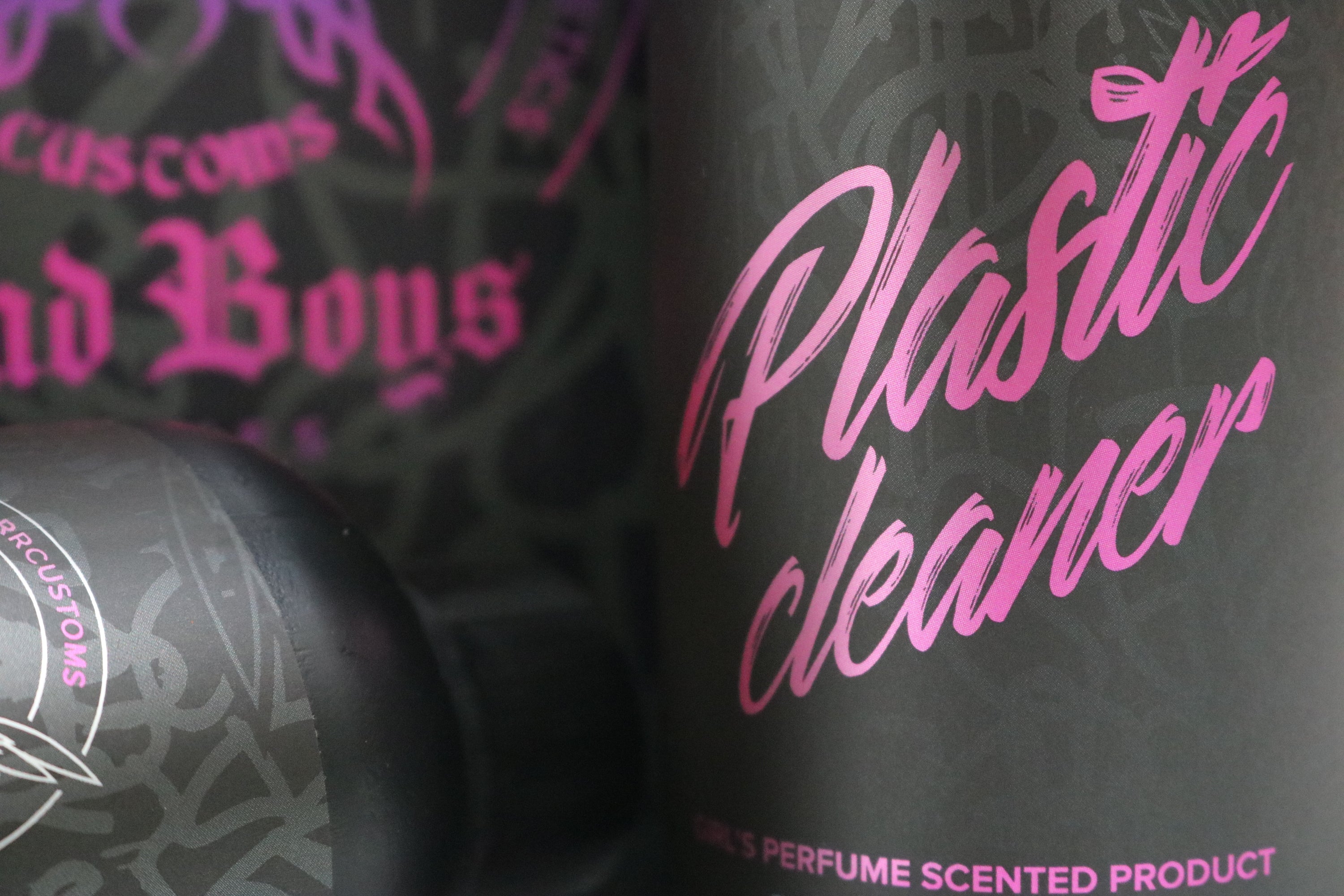 RR Customs Bad Boys - Plastic Cleaner Girl's Perfume Scented 500ml
